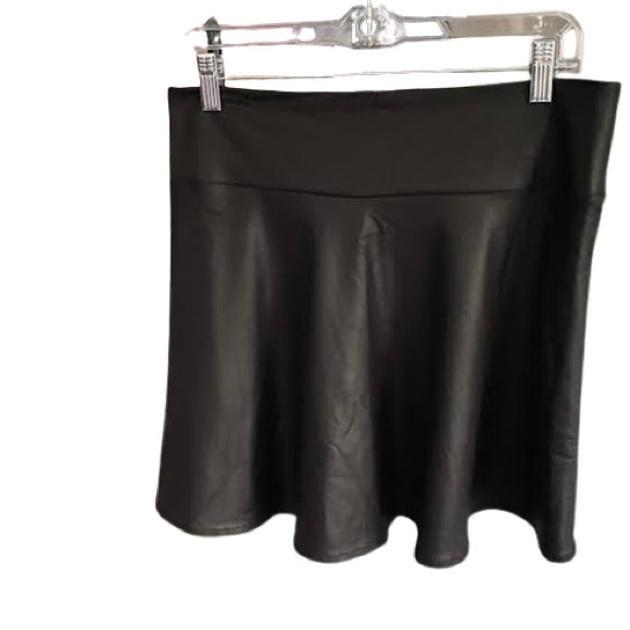 Pleather Skater Skirt Forever 21 - Picture 6 of 13